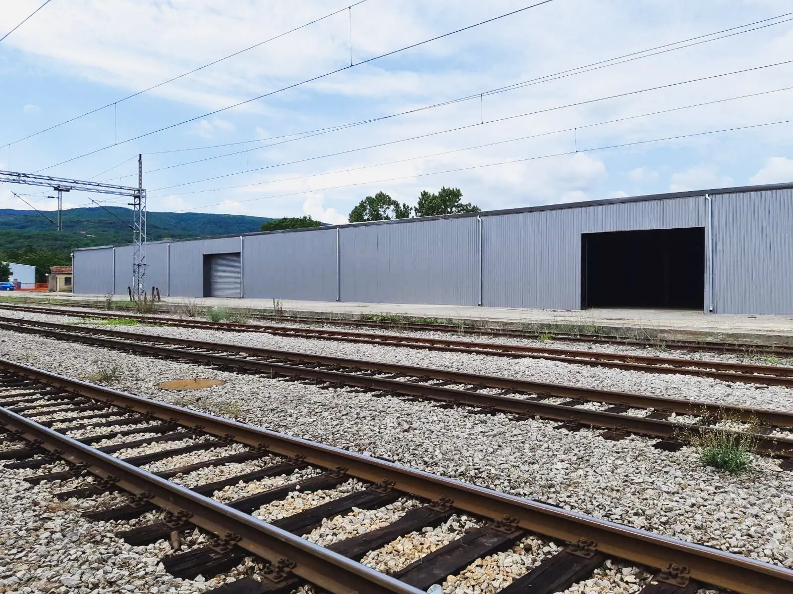 Industrijski kolosek uz magacin u Grejaču